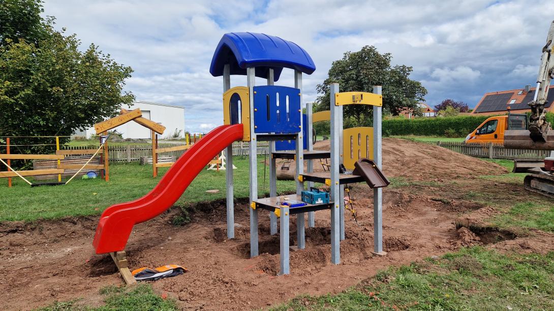 Neues Spielgerät für den Kindergarten Haselhof